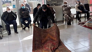 Kayseri'de, eski halılar açık artırma ile satılıyor