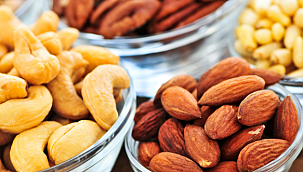 Kayserililer yılbaşında kuruyemişi zamsız yiyecek