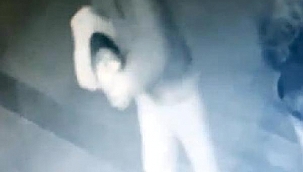 Mağazanın camını kaya parçasıyla kırıp, 1 dakikada 4 telefon çaldı