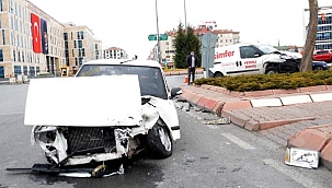 Otomobil ile hafif ticari araç çarpıştı: 5 yaralı