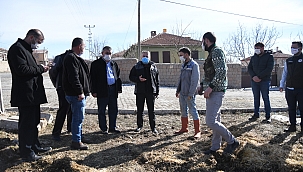 Şahin'den, yem deposu yanan besiciye geçmiş olsun ziyareti