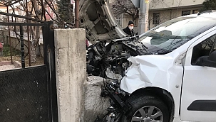 Ticari araç ile otomobil çarpıştı: 1 yaralı