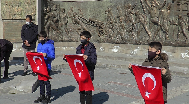 "81 Genç 81 Bayrak" etkinliği ile Türk Bayrağı Kayseri'ye teslim edildi