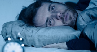 Koronavirüs kabuslar ve uyku bölünmeleri artırdı
