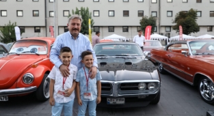 MELİKGAZİ'NİN KLASİK ARAÇ FESTİVALİ DOLU DİZGİN DEVAM EDİYOR