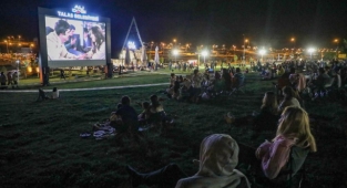 Talas'ta 37 metrekare dev ekranda sinema keyfi