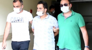 Oğlu top oynarken otomobiline zarar verdiği için öldürmüş