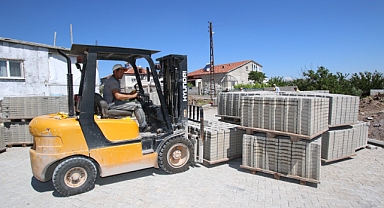 Hacılar'da 13 bin metrekare kilitli parke çalışması başladı
