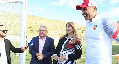Başkan Büyükkılıç'tan Kayserispor kampına ziyaret