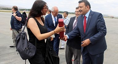 Gurbetçiler çiçeklerle karşılandı