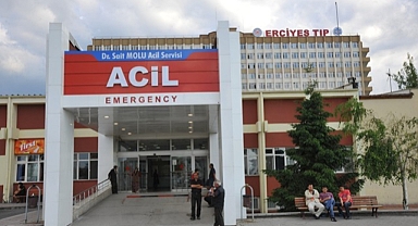 Hastayı bırakıp kavgaya tutuştular