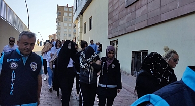 Kataloglarla fuhuşa operasyon: 27 Gözaltı