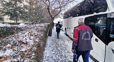 Boşanma aşamasındaki eşini 18 yerinden bıçaklayan sanığa 13 yıl 4 ay hapis cezası
