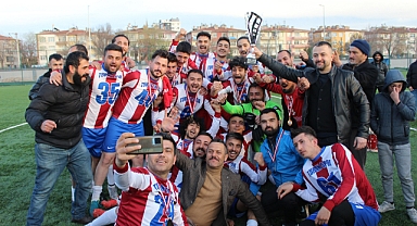 1966 Turanspor, kupasını aldı