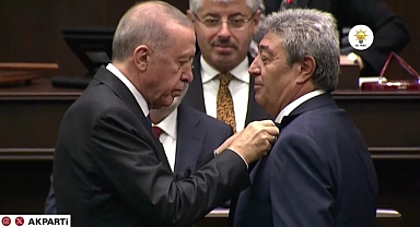 Dursun Ataş’ın rozetini Cumhurbaşkanı Erdoğan taktı!