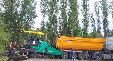 Akkışla'da sıcak asfalt çalışması