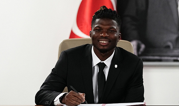 Beşiktaş'ta yeni transfer El Bilal Toure ilk idmanına çıktı