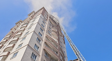 Kayseri'de 14 katlı binadaki yangın söndürüldü