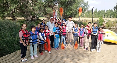 Tomarza'da öğrencilere kano hediyesi