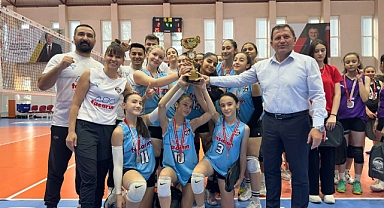 Voleybolda kupalar sahibini buldu