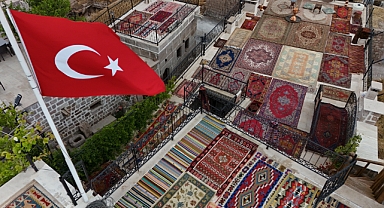 Yıllanmış halılar serildi, renk cümbüşü ortaya çıktı