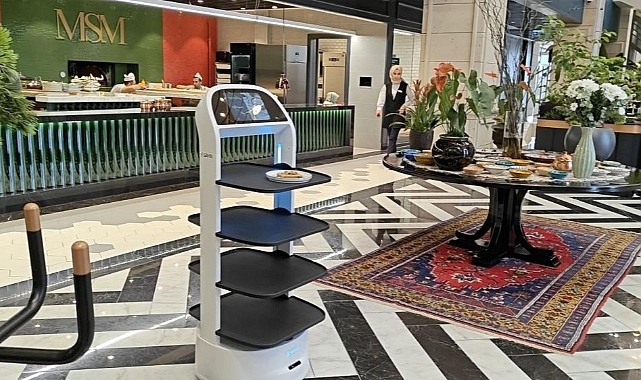 Kayseri'nin lezzetlerini sofralara robot taşıyor