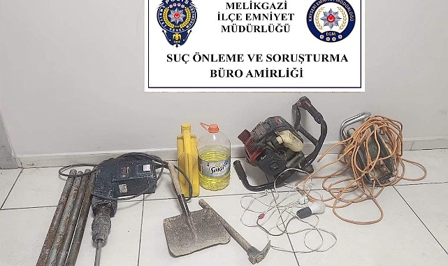 Polis ekiplerinden kaçak kazıya suçüstü: 4 gözaltı