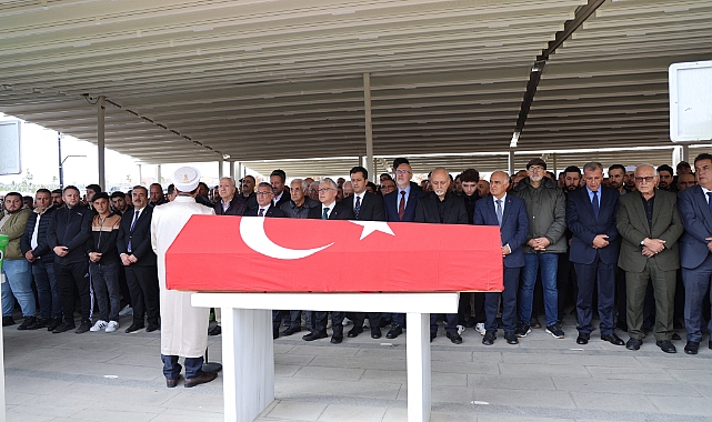 Şair ve yazar Yavuz Bülent Bakiler, vasiyeti üzerine Sivas'ta anne ve babasının yanına defnedildi