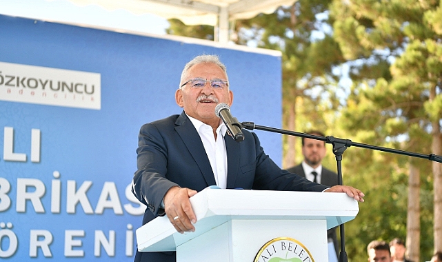 En çok konuşulan 10 siyasetçiden biri!