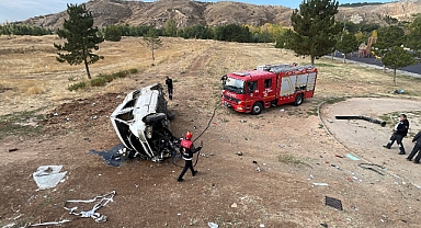 Minibüs istinat duvarından aşağı devrildi