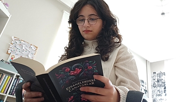 17 yaşında ilk romanını yazdı