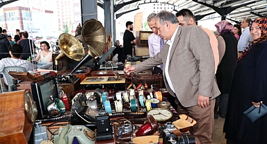 Antikacılar kendi yerinde kendi gününde