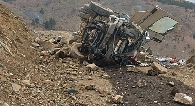 Beton mikseri yamaçtan yuvarlandı: 1 yaralı