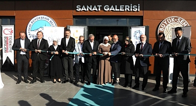 ‘Bi’ Dünya Sanat’ sergisi açıldı