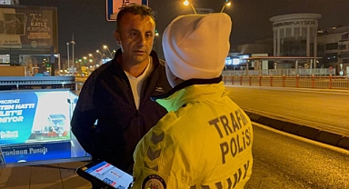 Ehliyetsiz sürücünün otomobilini almaya gelen şahıs da ehliyetsiz çıktı