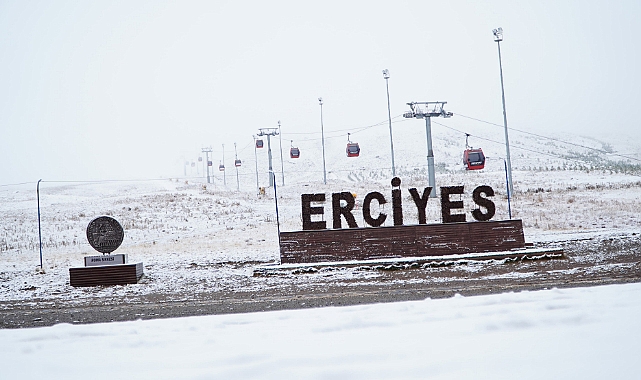Erciyes'te kar yağışı, dağ beyaza büründü