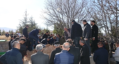 Okulda fenalaşarak ölen çocuk toprağa verildi