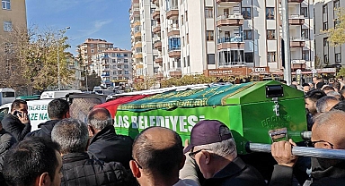 Sokak ortasında öldürülen kadına oğlundan son görev