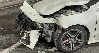 Alkollü sürücünün karıştığı kazada lüks otomobil pert oldu