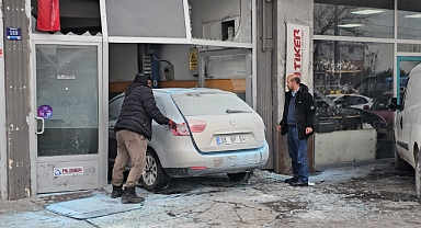 Aracın LPG tankı patladı: 3 yaralı