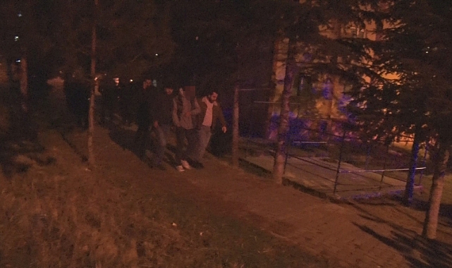 Eşi evi terk edince tüfeğe sarıldı