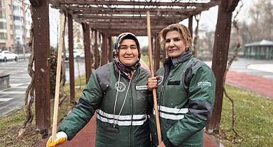 Kadınlar temizlik aşklarını parklara da yansıtıyor