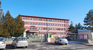 Kayseri’de 7 öğrenci zehirlenme şüphesiyle hastaneye kaldırıldı