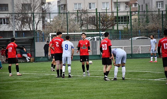 Kayseri Şekerspor zirvede yer aldı