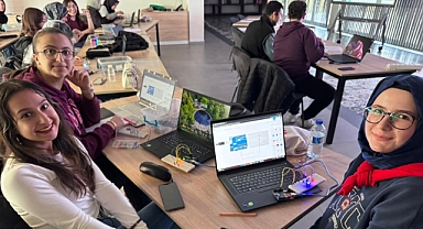 Öğretmen adaylarına robotik kodlama eğitimi