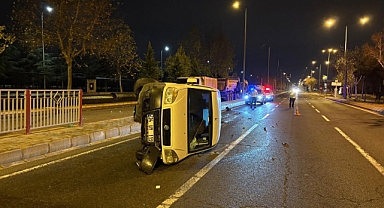 Önüne köpek çıkan araç yan yattı: 2 yaralı