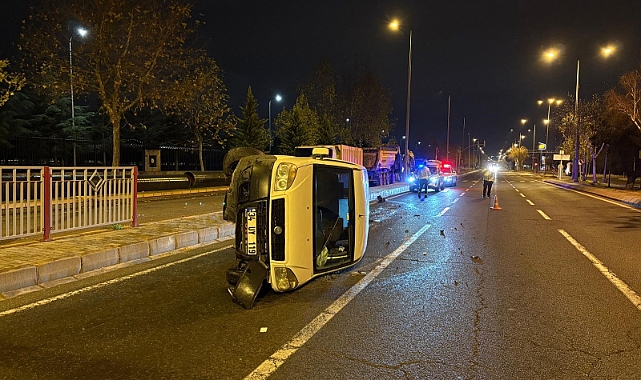 Önüne köpek çıkan araç yan yattı: 2 yaralı