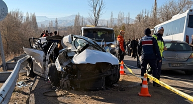 Otomobil ile midibüs çarpıştı: 10 yaralı