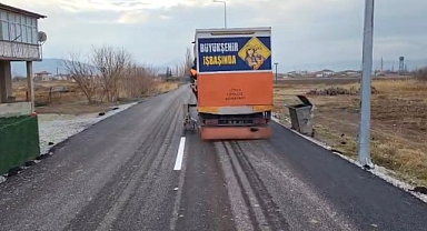 Sultan Sazlığı yoluna sıcak asfalt serimi yapıldı