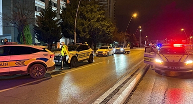Uygulamadan polise çarpıp kaçtı, şüphelinin aracı 1 kilometre uzaklıkta park halinde bulundu